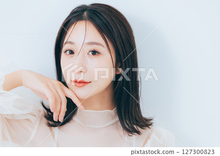 Beautiful woman with make-up 127300823