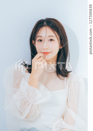 Beautiful woman with make-up 127300836