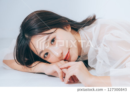 Beautiful woman with make-up 127300843