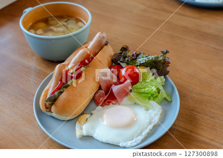 Western-style breakfast table scene Western-style breakfast table scene 127300898