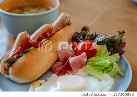 Western-style breakfast table scene Western-style breakfast table scene 127300899