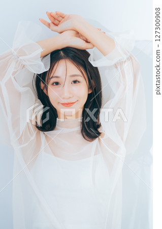 Beautiful woman with make-up 127300908
