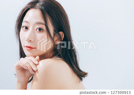 Natural beauty image of a young woman Natural beauty image of a young woman 127300913