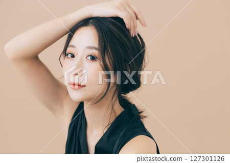 Beautiful woman with make-up 127301126