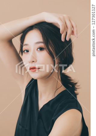 Beautiful woman with make-up 127301127