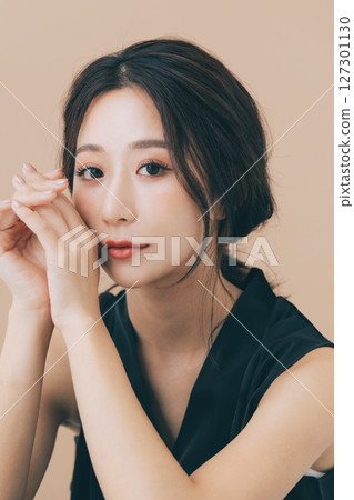 Beautiful woman with make-up 127301130