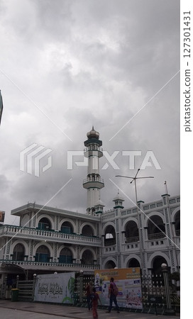 mosque with cloudy sky 127301431