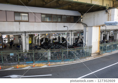 Bicycle parking lot under the elevated tracks / Mikuni Station on the Midosuji Line (photographed in January 2025) Bicycle parking lot under the elevated tracks / Mikuni Station on the Midosuji Line (photographed in January 2025) 127302609