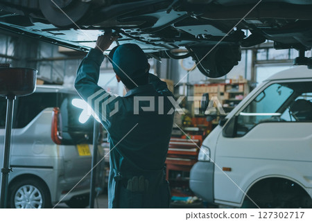 Auto mechanic 127302717