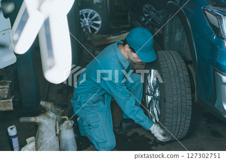 Automobile mechanic exchanging tires Automobile mechanic exchanging tires 127302751