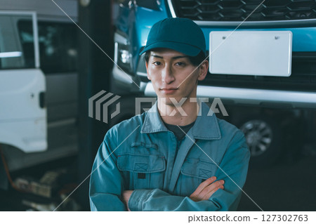 年輕的汽車修理工 127302763