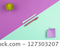 Note sheet with clip, pen and plant in the pot. 127303207