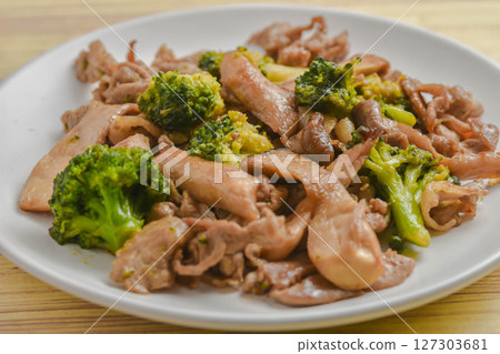Pork, broccoli and king oyster mushroom stir-fry with oyster sauce 127303681