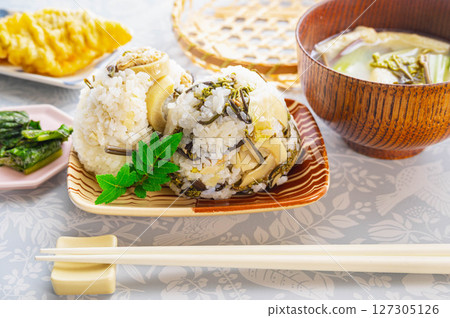 Homemade wild vegetable rice balls Homemade wild vegetable rice balls 127305126