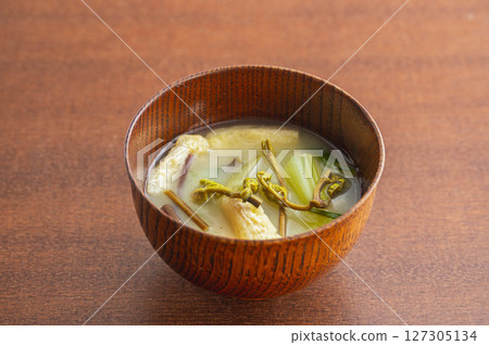 Miso soup with bracken Miso soup with bracken 127305134