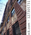 Exterior wall of old building, New York, USA, clear skies 127305731