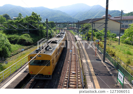 [JR-V] 白備線 115系列車 (單人車廂：岡山⇔新見) 127306051