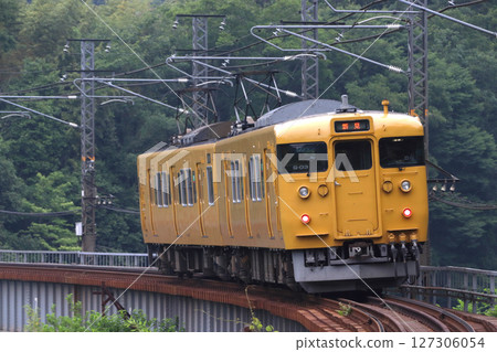 [JR-V] 白備線 115系列車 (單人車廂：岡山⇔新見) 127306054