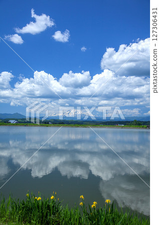 Nonomura Reservoir and Mt. Chokai 127306431