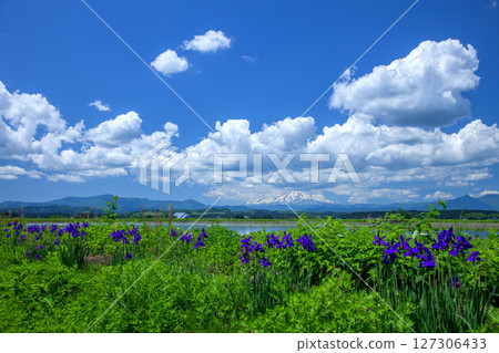 Nonomura Reservoir and Mt. Chokai 127306433