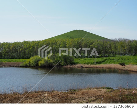在河岸上的風景 在河岸上的風景 127306609