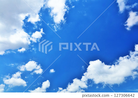 夏天藍天和雲彩 127306642