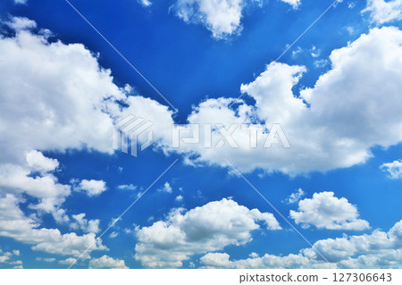 夏天藍天和雲彩 夏天藍天和雲彩 127306643