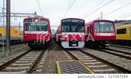 京急電車在車站排隊 127307284