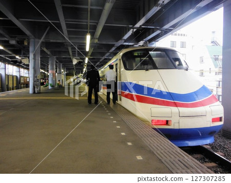 停靠在青砥站的列車 停靠在青砥站的列車 127307285