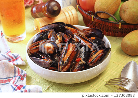 Mussels in cream cheese sauce and garlic.  127308098