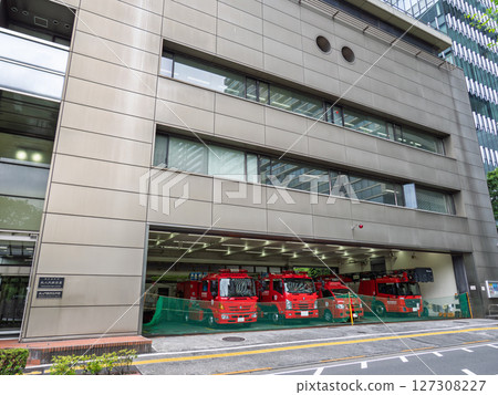 Fire engines lined up at a fire station (Marunouchi Fire Station, Tokyo Fire Department) 127308227