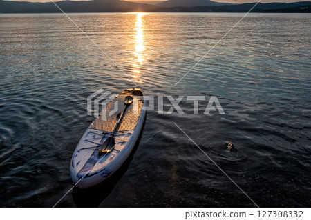 Sup board on the lake against the backdrop of sunrise 127308332