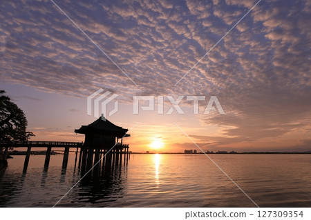 The red-dyed floating temple of Lake Biwa 127309354