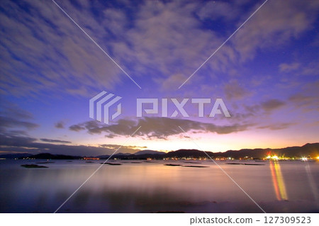 Oyster rafts floating in the Seto Inland Sea at dusk Oyster rafts floating in the Seto Inland Sea at dusk 127309523