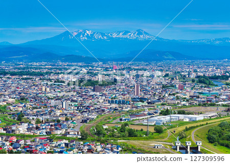 Mount Daisetsu and the cityscape of Asahikawa 127309596