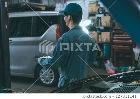 Auto mechanic Auto mechanic 127311141