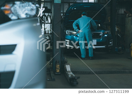Auto mechanic 127311199