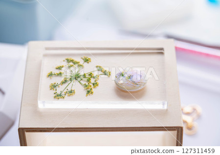 Resin flower keychain Resin flower keychain 127311459