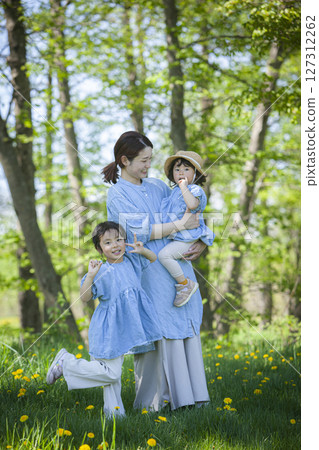 Parents and children playing in nature 127312262