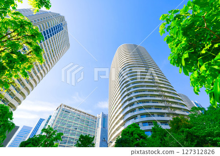 [Kanagawa Prefecture] May: Yokohama Minato Mirai, lined with tower apartment buildings 127312826