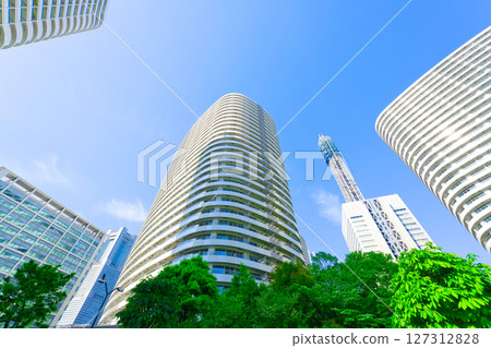 [Kanagawa Prefecture] May: Yokohama Minato Mirai, lined with tower apartment buildings 127312828