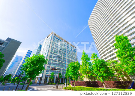 [Kanagawa Prefecture] May: Yokohama Minato Mirai, lined with tower apartment buildings 127312829