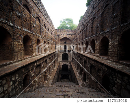 [India 2025] Agrasenki Baoli, stepwell in New Delhi 127313018