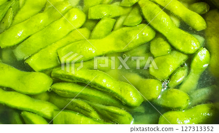 Boiling edamame beans, hot pot cooking 127313352