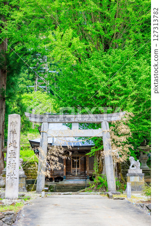 初夏的相倉金主神社，富山縣南礪市五簇山相倉合掌村 127313782