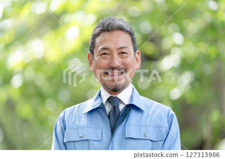 Men in work clothes Fresh green 127313986