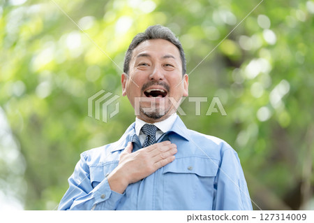 Men in work clothes, fresh greenery, leave it to us Men in work clothes, fresh greenery, leave it to us 127314009