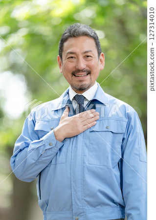 Men in work clothes, fresh greenery, leave it to us 127314010