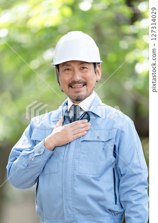 Men in work clothes, fresh greenery, leave it to us Men in work clothes, fresh greenery, leave it to us 127314029