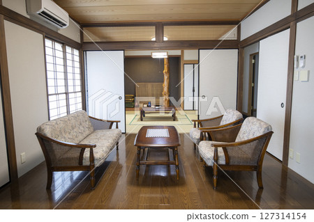 客廳可以看到後面的日式房間 127314154